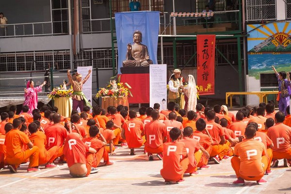 Philippines: Chùm ảnh Kính mừng Phật đản PL. 2559 tại nhà tù Cebu
