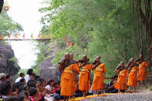 Thái Lan: Chùm ảnh Lễ cung nghinh Xá lợi và đón rước tại ngôi Cổ tự Wat Chedi Luang