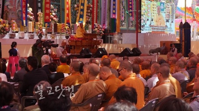 Hàn Quốc: Chùm ảnh Lễ Trai đàn Vô Già Hội hơn 300 nghìn người tham dự
