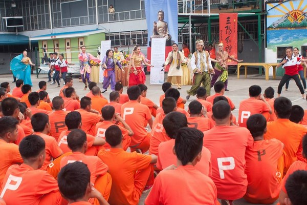 Philippines: Chùm ảnh Kính mừng Phật đản PL. 2559 tại nhà tù Cebu