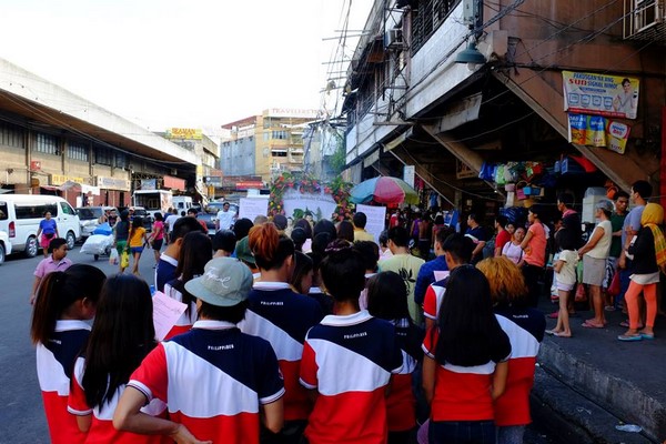 Philippines: Chùm ảnh Phật đản tổ chức xe hoa di động cho dân Phi tắm Phật chốn đô thị