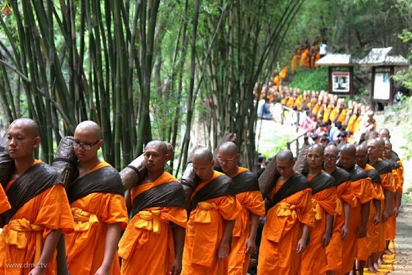 Thái Lan: Chùm ảnh Lễ cung nghinh Xá lợi và đón rước tại ngôi Cổ tự Wat Chedi Luang