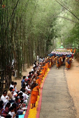 Thái Lan: Chùm ảnh Lễ cung nghinh Xá lợi và đón rước tại ngôi Cổ tự Wat Chedi Luang