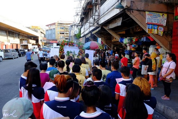 Philippines: Chùm ảnh Phật đản tổ chức xe hoa di động cho dân Phi tắm Phật chốn đô thị