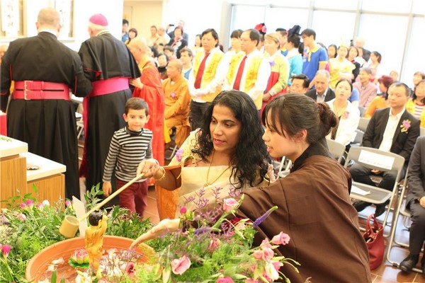 Áo: Tổng Giám Mục Vatican tham dự Đại lễ Phật đản PL. 2559 tại Vienna
