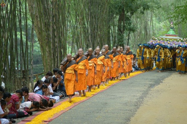 Thái Lan: Chùm ảnh Lễ cung nghinh Xá lợi và đón rước tại ngôi Cổ tự Wat Chedi Luang