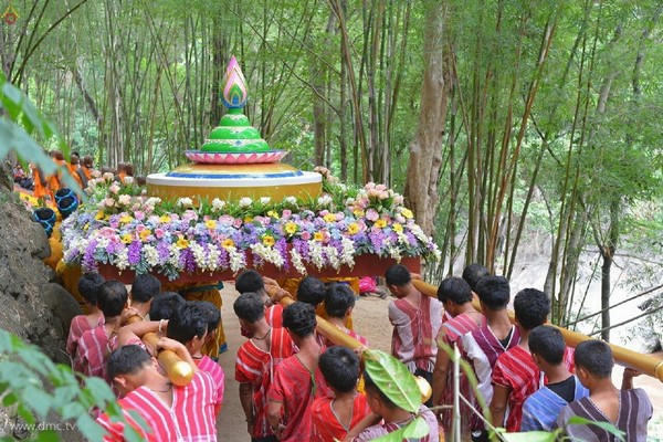 Thái Lan: Chùm ảnh Lễ cung nghinh Xá lợi và đón rước tại ngôi Cổ tự Wat Chedi Luang