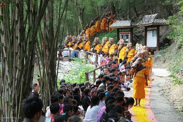 Thái Lan: Chùm ảnh Lễ cung nghinh Xá lợi và đón rước tại ngôi Cổ tự Wat Chedi Luang