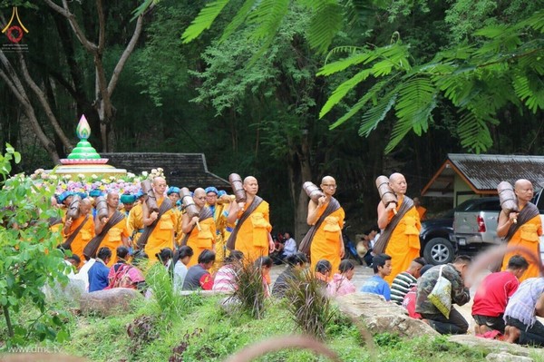 Thái Lan: Chùm ảnh Lễ cung nghinh Xá lợi và đón rước tại ngôi Cổ tự Wat Chedi Luang