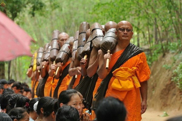 Thái Lan: Chùm ảnh Lễ cung nghinh Xá lợi và đón rước tại ngôi Cổ tự Wat Chedi Luang