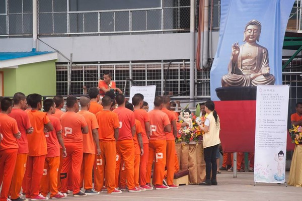 Philippines: Chùm ảnh Kính mừng Phật đản PL. 2559 tại nhà tù Cebu