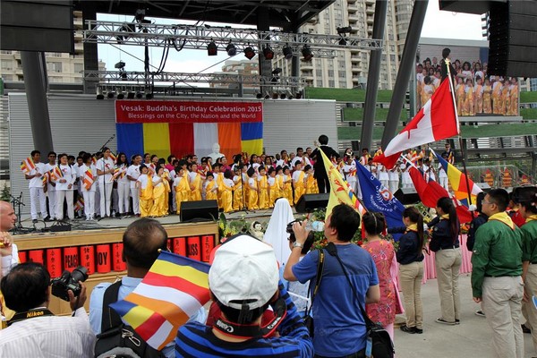 Canada: Chương trình văn hóa Phật chào mừng ngày Phật đản PL. 2559