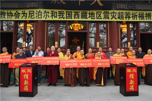 Trung Quốc: Phật giáo quyên góp cứu trợ nạn động đất ở Nepal