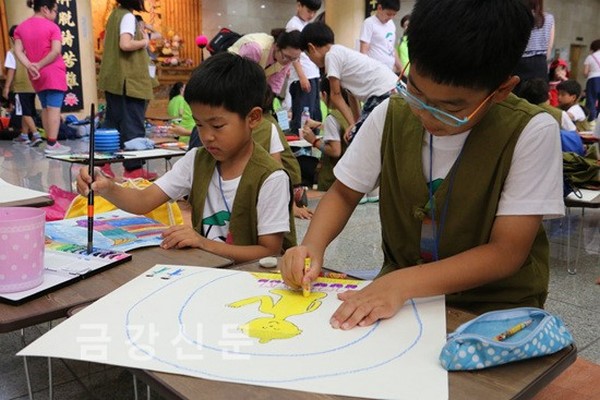 HànQuốc: 600 Thiếu niên Phật tử họa vẽ hội văn hoá Baekiljang