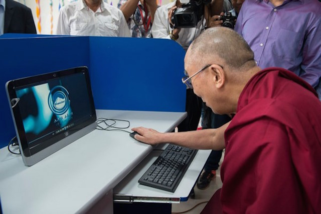 Ấn Độ: Chùm ảnh Đức Đạt Lai Lạt Ma Ma cắt băng cổng Thông tin Truyền thông tại Kangra
