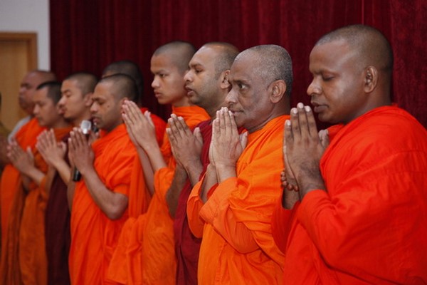 Trưởng lão trung tâm thiền Dhamma Siri giao lưu Tứ Tổ Tự, Hồ Bắc, Trung Quốc