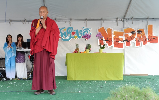 Chư Tôn đức Tăng, Ni ở miền Bắc California vận động cứu trợ Nepal