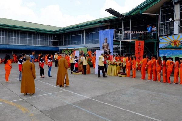 Philippines: Chùm ảnh Kính mừng Phật đản PL. 2559 tại nhà tù Cebu