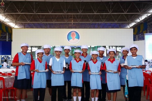 Thái Lan: Chùm ảnh Sự kiện Ngày Trái Đất tổ chức tại Tu viện viện Wat Phra Dhammakaya, Bangkok