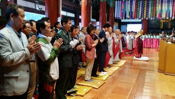 Hàn Quốc: Chùm ảnh Tổ đình Guinsa Thiền phái Thiên Thai mừng ngày Phật đản PL. 2559