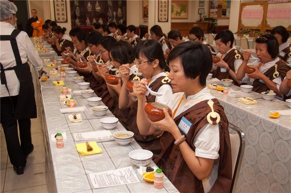 Hoa Kỳ: Phật Quang Tây Lai Tự đăng ký xuất gia ngắn hạn đạt kỷ lục