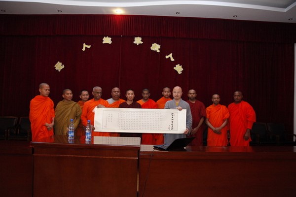 Trưởng lão trung tâm thiền Dhamma Siri giao lưu Tứ Tổ Tự, Hồ Bắc, Trung Quốc