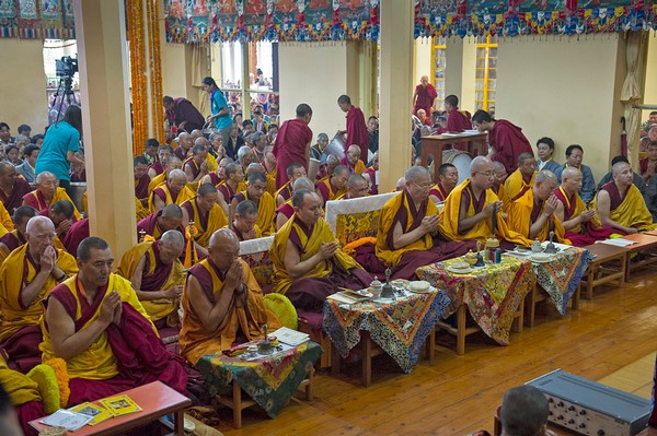 Ấn Độ: Đức Đạt Lai Lạt Ma Chứng minh buổi buổi Biện thuyết Triết lý Tính không tại TV. Tsuglagkhang