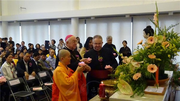Áo: Tổng Giám Mục Vatican tham dự Đại lễ Phật đản PL. 2559 tại Vienna