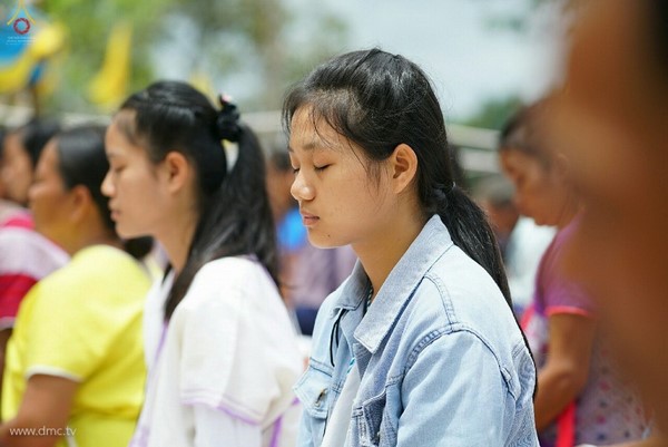 Chùm ảnh: Tăng sĩ trẻ Thái Lan khất thực kết duyên xây chùa