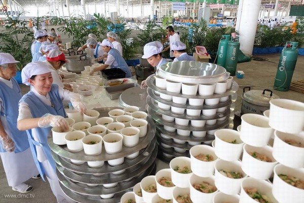 Thái Lan: Chùm ảnh Sự kiện Ngày Trái Đất tổ chức tại Tu viện viện Wat Phra Dhammakaya, Bangkok