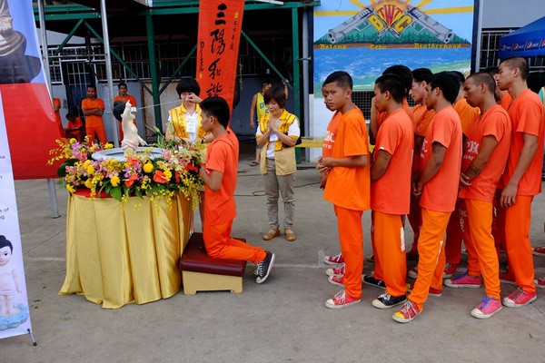 Philippines: Chùm ảnh Kính mừng Phật đản PL. 2559 tại nhà tù Cebu