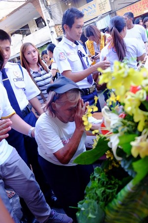 Philippines: Chùm ảnh Phật đản tổ chức xe hoa di động cho dân Phi tắm Phật chốn đô thị