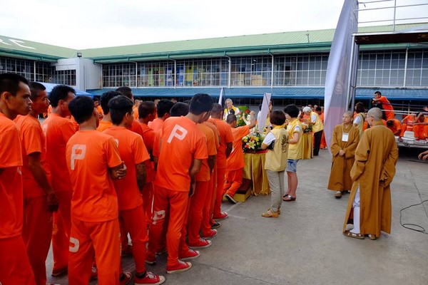 Philippines: Chùm ảnh Kính mừng Phật đản PL. 2559 tại nhà tù Cebu
