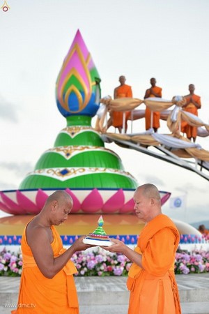 Thái Lan: Chùm ảnh Lễ cung nghinh Xá lợi và đón rước tại ngôi Cổ tự Wat Chedi Luang