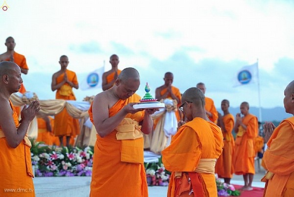 Thái Lan: Chùm ảnh Lễ cung nghinh Xá lợi và đón rước tại ngôi Cổ tự Wat Chedi Luang