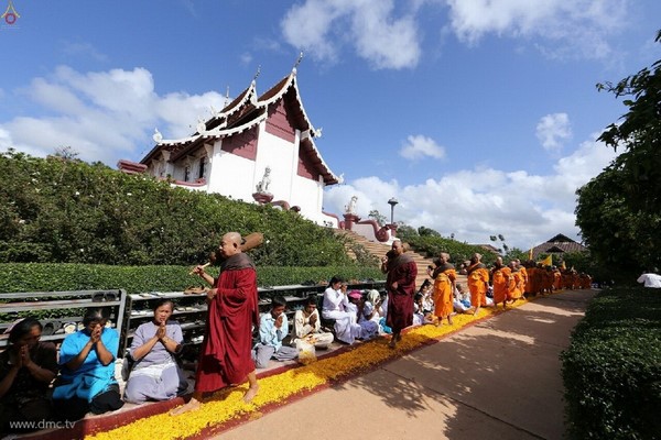 Thái Lan: Chùm ảnh Lễ cung nghinh Xá lợi và đón rước tại ngôi Cổ tự Wat Chedi Luang