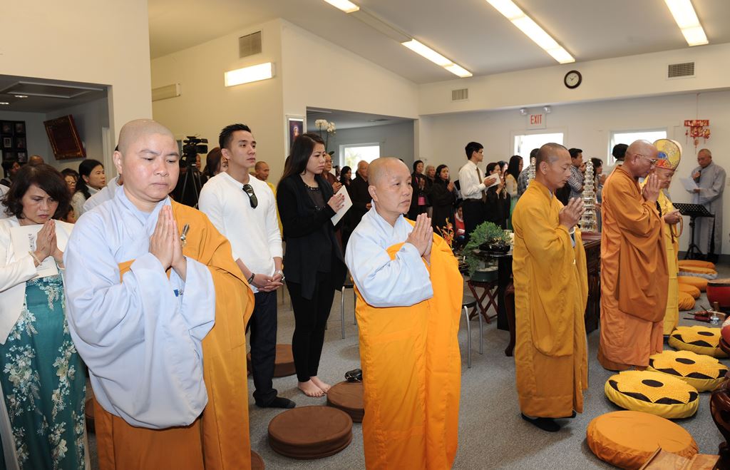 California: Chùm Ảnh Đón Mừng Đại Lễ Phật Đản PL 2559 Ở Một Số Chùa