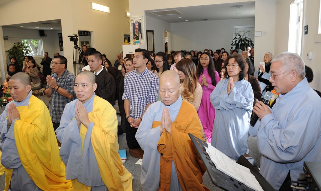 California: Chùm Ảnh Đón Mừng Đại Lễ Phật Đản PL 2559 Ở Một Số Chùa