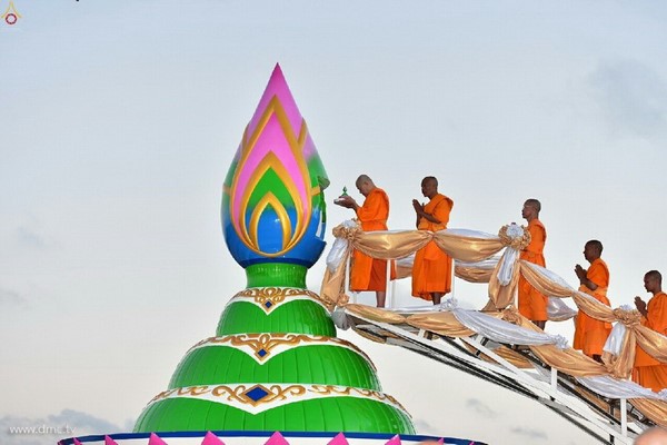 Thái Lan: Chùm ảnh Lễ cung nghinh Xá lợi và đón rước tại ngôi Cổ tự Wat Chedi Luang