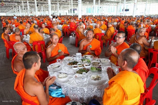 Thái Lan: Chùm ảnh Sự kiện Ngày Trái Đất tổ chức tại Tu viện viện Wat Phra Dhammakaya, Bangkok