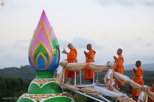 Thái Lan: Chùm ảnh Lễ cung nghinh Xá lợi và đón rước tại ngôi Cổ tự Wat Chedi Luang