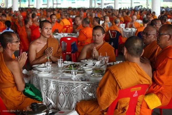 Thái Lan: Chùm ảnh Sự kiện Ngày Trái Đất tổ chức tại Tu viện viện Wat Phra Dhammakaya, Bangkok
