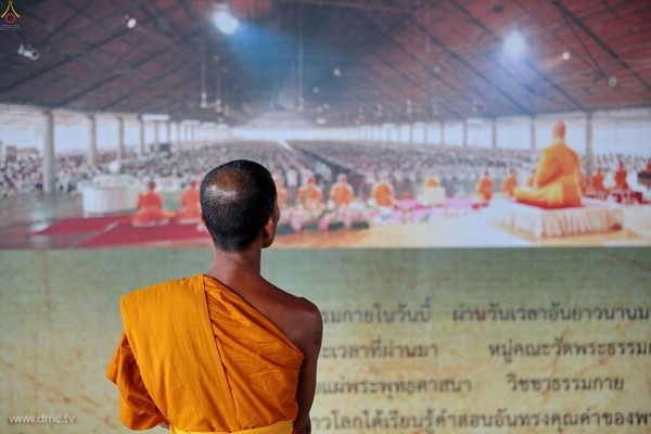 Thái Lan: Chùm ảnh Sự kiện Ngày Trái Đất tổ chức tại Tu viện viện Wat Phra Dhammakaya, Bangkok
