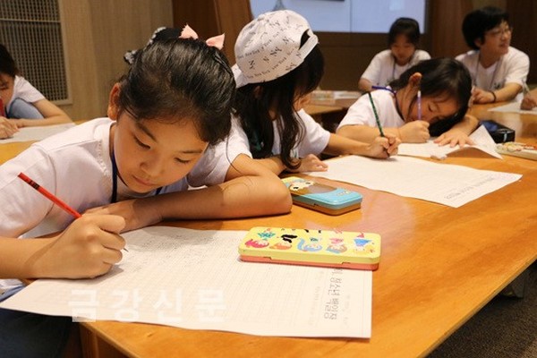 HànQuốc: 600 Thiếu niên Phật tử họa vẽ hội văn hoá Baekiljang