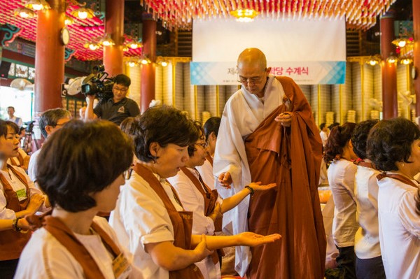 Hàn Quốc: Chùm ảnh Đàn truyền giới cho 300 giới tử sinh viên tại Phụng Ân Tự