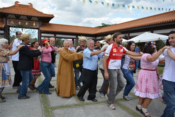Brazil: Phật Quang Sơn Như Lai Tự kết hợp Lễ hội dân gian Festival (Festa Junina)