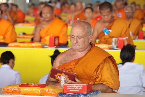 Thái Lan: Chùm ảnh Sự kiện Ngày Trái Đất tổ chức tại Tu viện viện Wat Phra Dhammakaya, Bangkok