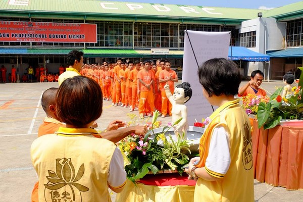 Philippines: Chùm ảnh Kính mừng Phật đản PL. 2559 tại nhà tù Cebu