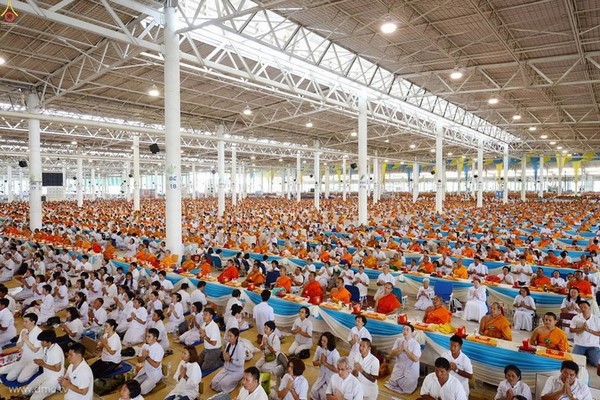 Thái Lan: Chùm ảnh Sự kiện Ngày Trái Đất tổ chức tại Tu viện viện Wat Phra Dhammakaya, Bangkok