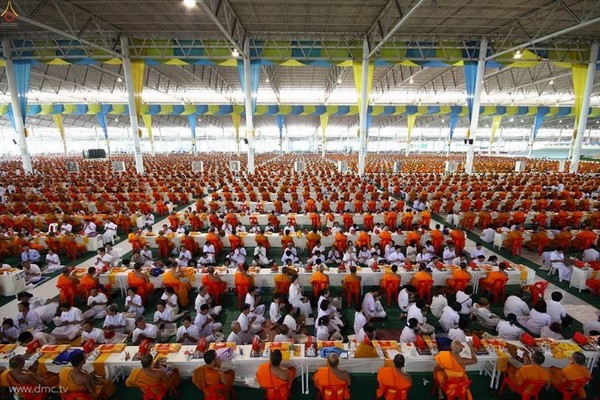 Thái Lan: Chùm ảnh Sự kiện Ngày Trái Đất tổ chức tại Tu viện viện Wat Phra Dhammakaya, Bangkok